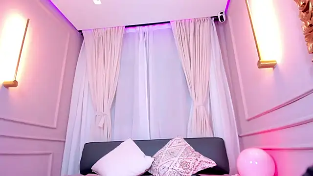 Nahomi key  online show from September 12, 8:20 pm