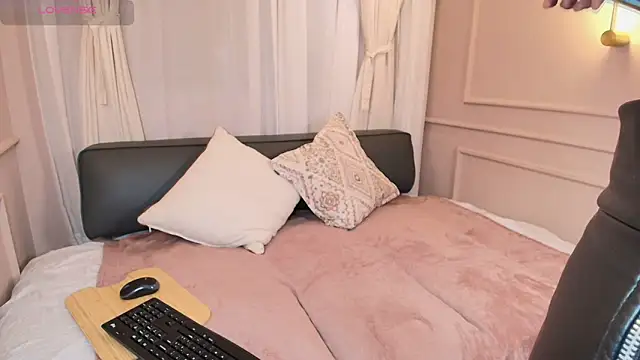 Nahomi key  online show from November 18, 7:51 pm