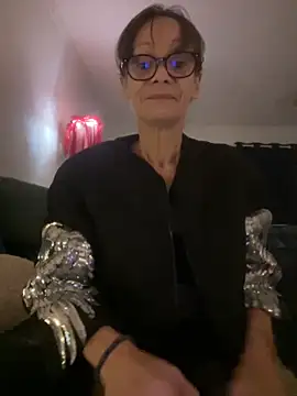 Chris06d22xh online show from November 28, 8:33 pm