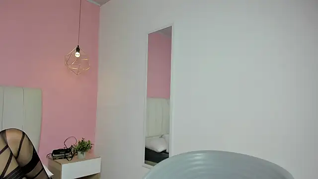 elisabethflores online show from November 10, 9:03 pm