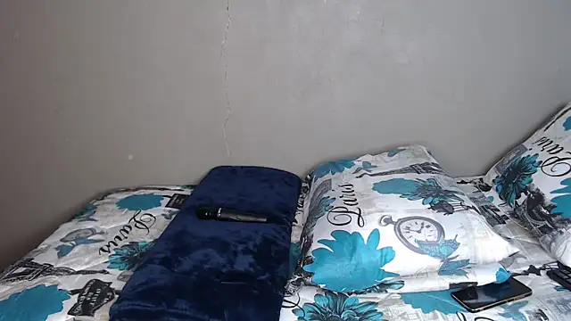 Lunalee online show from December 17, 9:43 pm