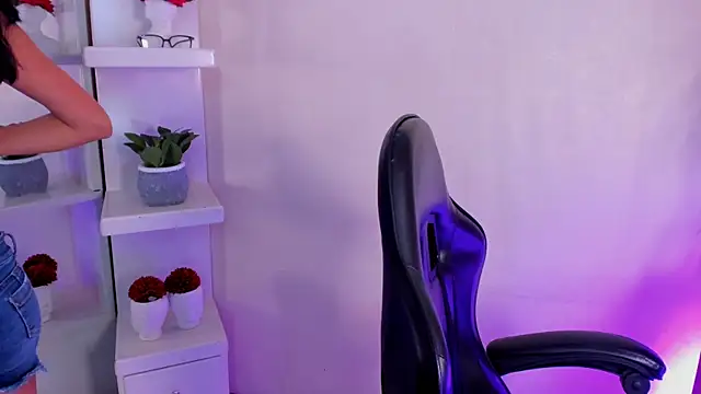 Aria Joness  online show from February 9, 9:19 pm