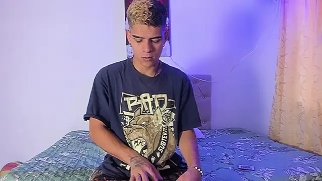 Snapshot of wyatt_3 chatting on September 19, 11:22 am wyatt 3 online show from September 19, 11:22 am