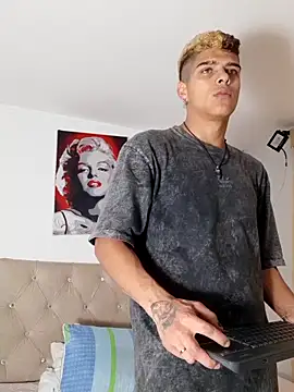 Snapshot of wyatt_3 chatting on September 20, 11:11 am wyatt 3 online show from September 20, 11:11 am