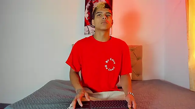 Snapshot of wyatt_3 chatting on September 27, 12:54 pm wyatt 3 online show from September 27, 12:54 pm