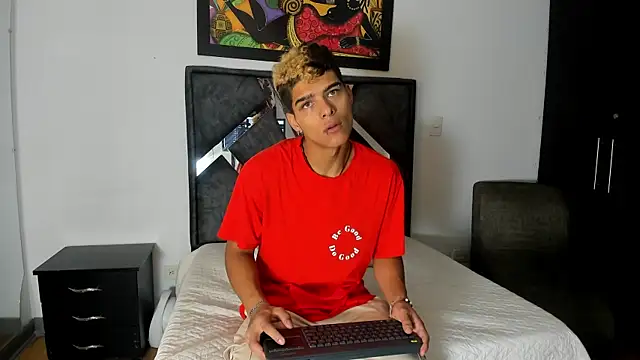 Snapshot of wyatt_3 chatting on October 6, 12:13 pm wyatt 3 online show from October 6, 12:13 pm