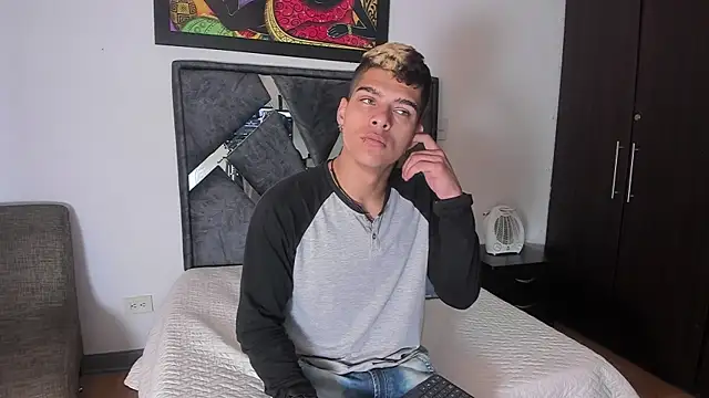 Snapshot of wyatt_3 chatting on October 17, 3:14 pm wyatt 3 online show from October 17, 3:14 pm