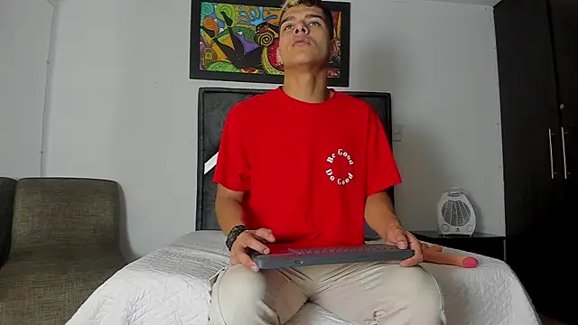 Snapshot of wyatt_3 chatting on October 18, 12:06 pm wyatt 3 online show from October 18, 12:06 pm