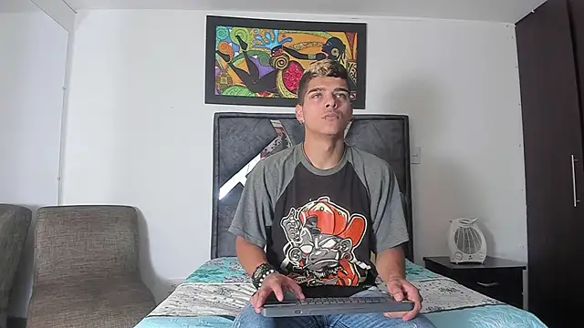 Snapshot of wyatt_3 chatting on October 24, 12:01 pm wyatt 3 online show from October 24, 12:01 pm