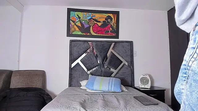 Snapshot of wyatt_3 chatting on October 28, 12:30 pm wyatt 3 online show from October 28, 12:30 pm