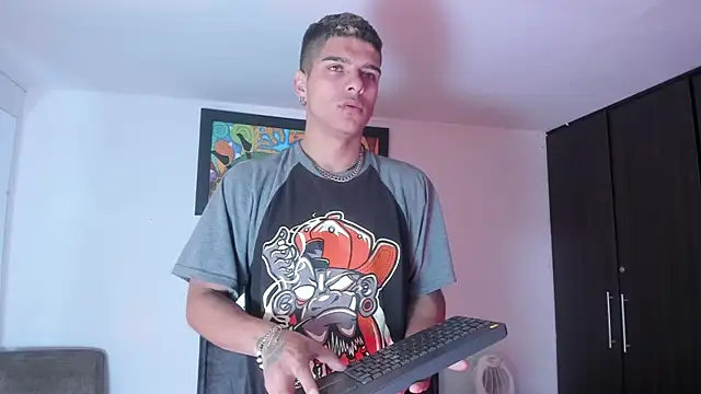 Snapshot of wyatt_3 chatting on November 2, 1:35 pm wyatt 3 online show from November 2, 1:35 pm