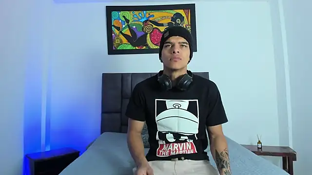 Snapshot of wyatt_3 chatting on November 17, 12:33 pm wyatt 3 online show from November 17, 12:33 pm