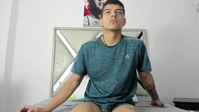 Snapshot of wyatt_3 chatting on December 2, 1:05 pm wyatt 3 online show from December 2, 1:05 pm