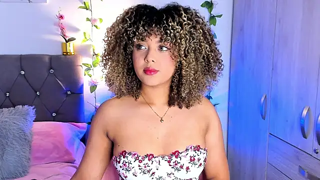 Snapshot of isajonnes18 chatting on October 6, 9:45 pm isajonnes18 online show from October 6, 9:45 pm