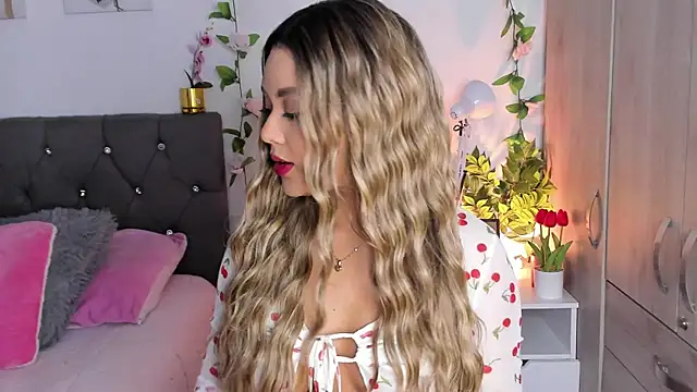 Snapshot of isajonnes18 chatting on October 16, 2:34 am isajonnes18 online show from October 16, 2:34 am