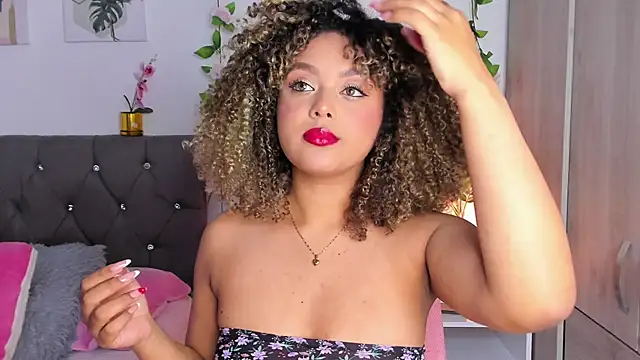 Snapshot of isajonnes18 chatting on October 18, 3:09 am isajonnes18 online show from October 18, 3:09 am