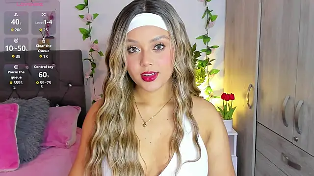 Snapshot of isajonnes18 chatting on October 18, 10:54 pm isajonnes18 online show from October 18, 10:54 pm