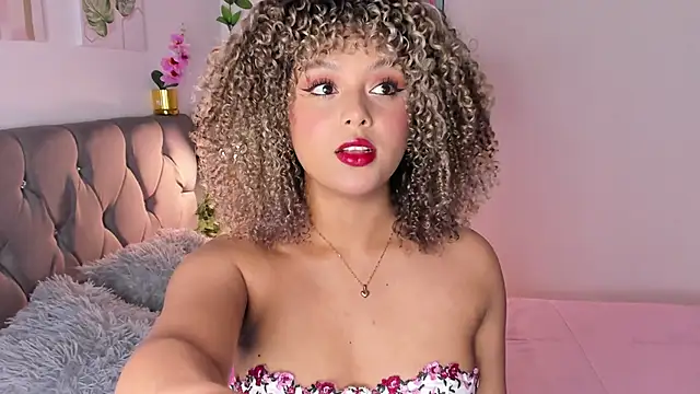 Snapshot of isajonnes18 chatting on October 25, 11:54 pm isajonnes18 online show from October 25, 11:54 pm