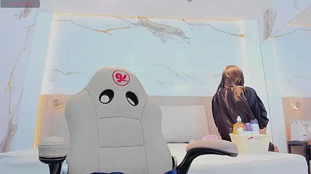 Snapshot of valirya_devote chatting on November 11, 3:17 am valirya devote online show from November 11, 3:17 am