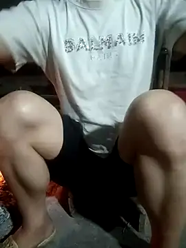 Snapshot of Ruaiuoi chatting on April 28, 10:04 pm Ruaiuoi online show from April 28, 10:04 pm