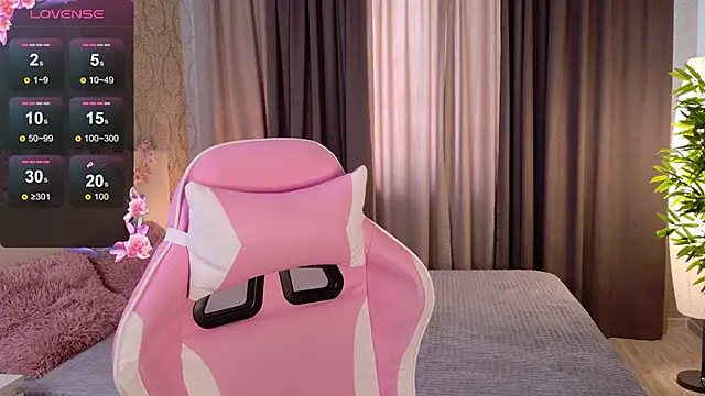 Snapshot of HeyMonkey_ chatting on September 14, 7:29 am HeyMonkey online show from September 14, 7:29 am