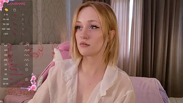 Snapshot of HeyMonkey_ chatting on October 20, 10:49 am HeyMonkey online show from October 20, 10:49 am