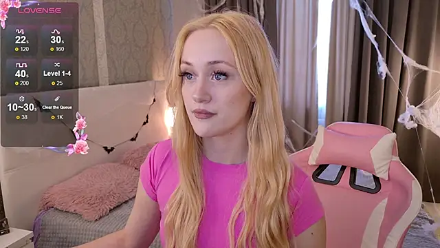 Snapshot of HeyMonkey_ chatting on October 30, 9:44 am HeyMonkey online show from October 30, 9:44 am