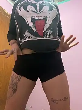 Snapshot of agathahoty chatting on October 28, 10:34 pm agathahoty online show from October 28, 10:34 pm