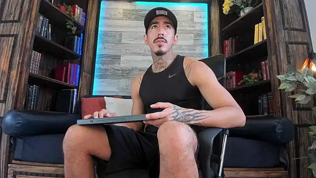 Donovan Desmond online show from November 10, 8:41 pm