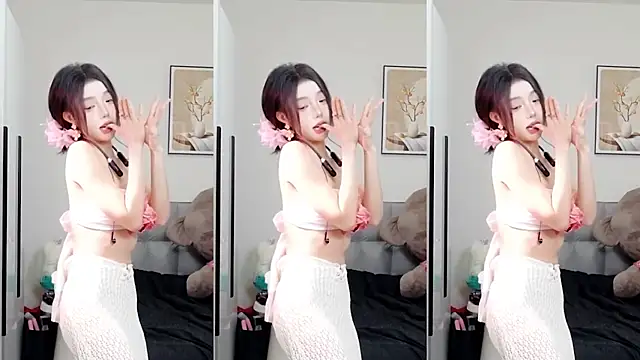 Snapshot of Flower_hua chatting on October 18, 3:46 pm Flower hua online show from October 18, 3:46 pm