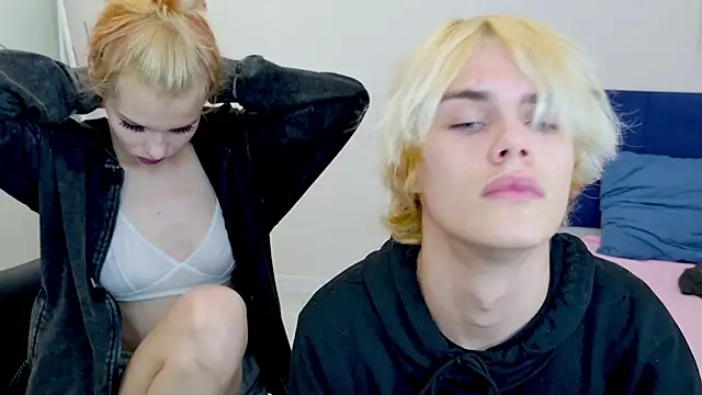 Snapshot of Bonnie_And_C1yde chatting on September 20, 5:03 pm Bonnie And C1yde online show from September 20, 5:03 pm