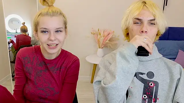 Snapshot of Bonnie_And_C1yde chatting on September 28, 5:07 pm Bonnie And C1yde online show from September 28, 5:07 pm