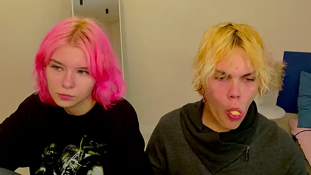 Snapshot of Bonnie_And_C1yde chatting on October 21, 5:02 pm Bonnie And C1yde online show from October 21, 5:02 pm