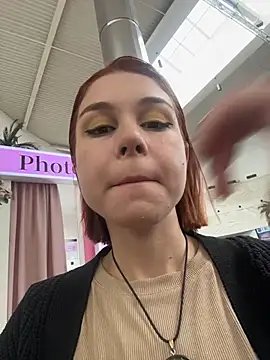 Snapshot of RosieSecret chatting on October 25, 8:11 am RosieSecret online show from October 25, 8:11 am