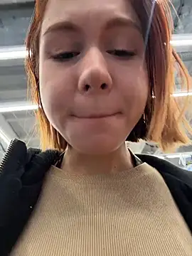 Snapshot of RosieSecret chatting on December 3, 8:12 am RosieSecret online show from December 3, 8:12 am