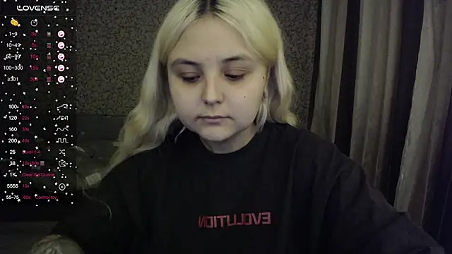 Snapshot of vendymories chatting on October 15, 2:39 pm vendymories online show from October 15, 2:39 pm