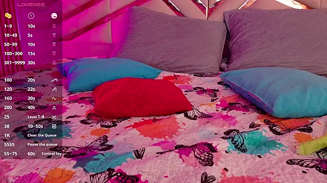 Snapshot of shyblacksweetiee chatting on September 11, 2:55 am shyblacksweetiee online show from September 11, 2:55 am