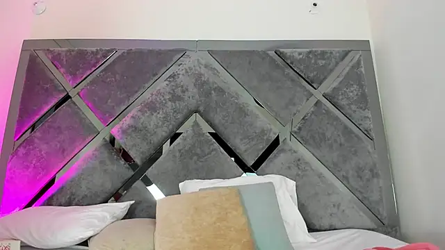 Snapshot of Sweet_Salome1 chatting on September 16, 7:09 am Sweet Salome1 online show from September 16, 7:09 am