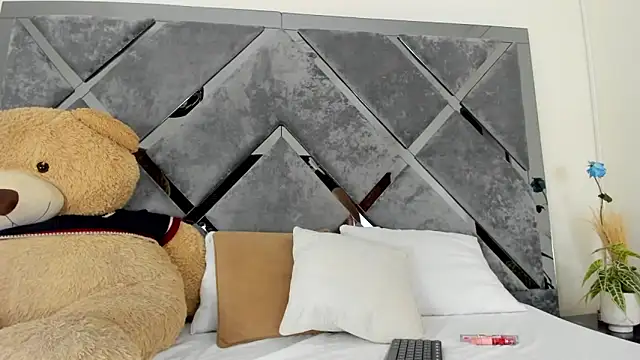 Snapshot of Sweet_Salome1 chatting on October 15, 12:38 pm Sweet Salome1 online show from October 15, 12:38 pm