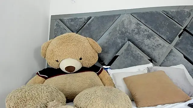 Snapshot of Sweet_Salome1 chatting on October 18, 12:17 pm Sweet Salome1 online show from October 18, 12:17 pm