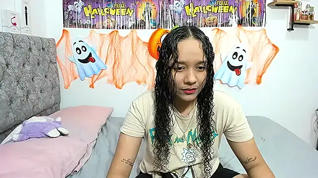 Snapshot of nay_and_aleja1 chatting on October 30, 2:35 am nay and aleja1 online show from October 30, 2:35 am
