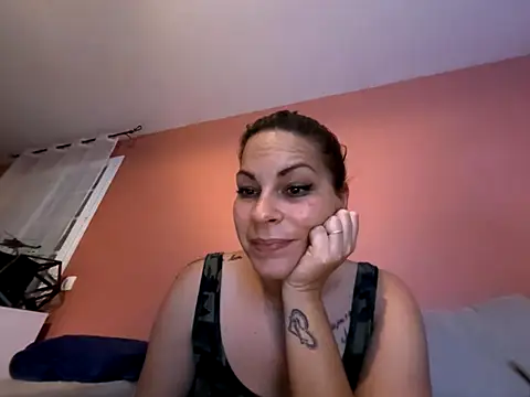 Snapshot of minettedusud chatting on November 11, 9:48 pm minettedusud online show from November 11, 9:48 pm