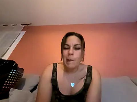 Snapshot of minettedusud chatting on November 30, 10:03 pm minettedusud online show from November 30, 10:03 pm