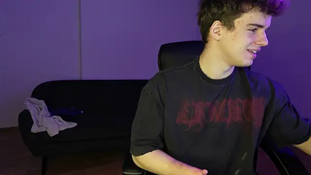 Snapshot of Ricky_Becko chatting on December 16, 4:34 pm Ricky Becko online show from December 16, 4:34 pm