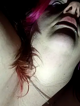 Snapshot of PainPriness chatting on November 14, 8:02 am PainPriness online show from November 14, 8:02 am