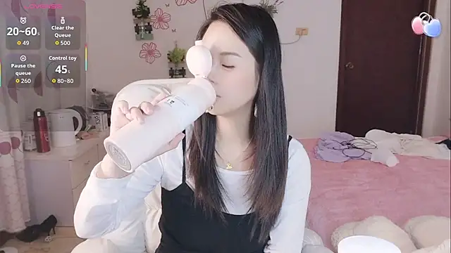 Snapshot of Tutu-o chatting on September 18, 5:09 am Tutu-o online show from September 18, 5:09 am