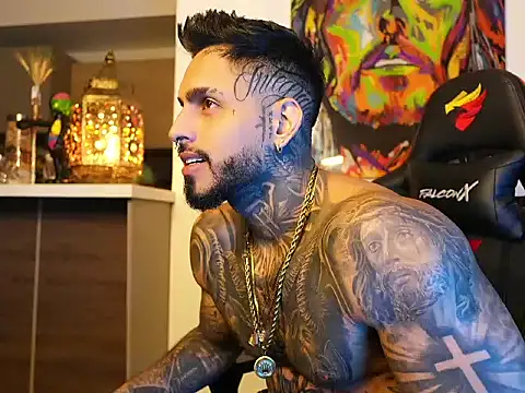 Snapshot of logan_hugh8 chatting on October 7, 5:26 am logan hugh8 online show from October 7, 5:26 am