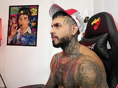 Snapshot of logan_hugh8 chatting on October 19, 9:04 pm logan hugh8 online show from October 19, 9:04 pm