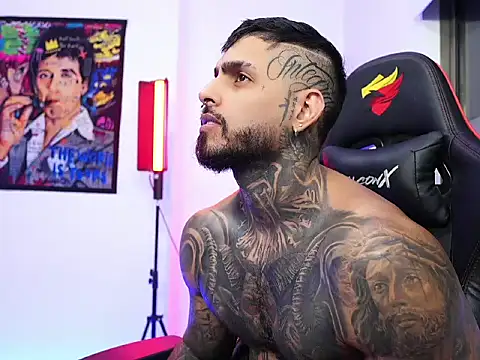 Snapshot of logan_hugh8 chatting on October 28, 1:53 am logan hugh8 online show from October 28, 1:53 am