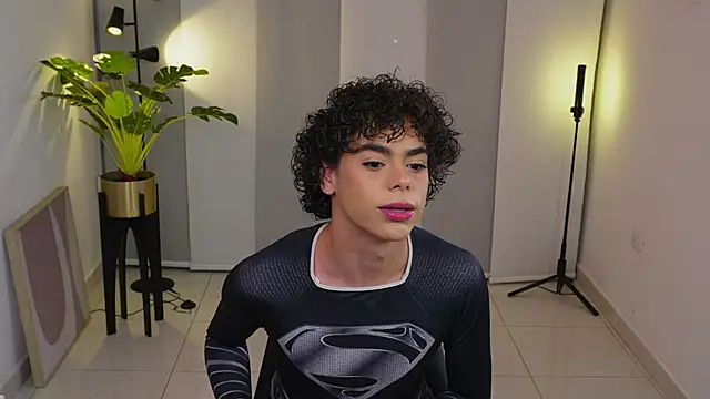 Snapshot of Timmyshy_ chatting on November 7, 12:43 am Timmyshy online show from November 7, 12:43 am